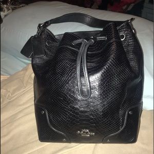 Nwot Coach Authentic drawstring bucket shoulderbag